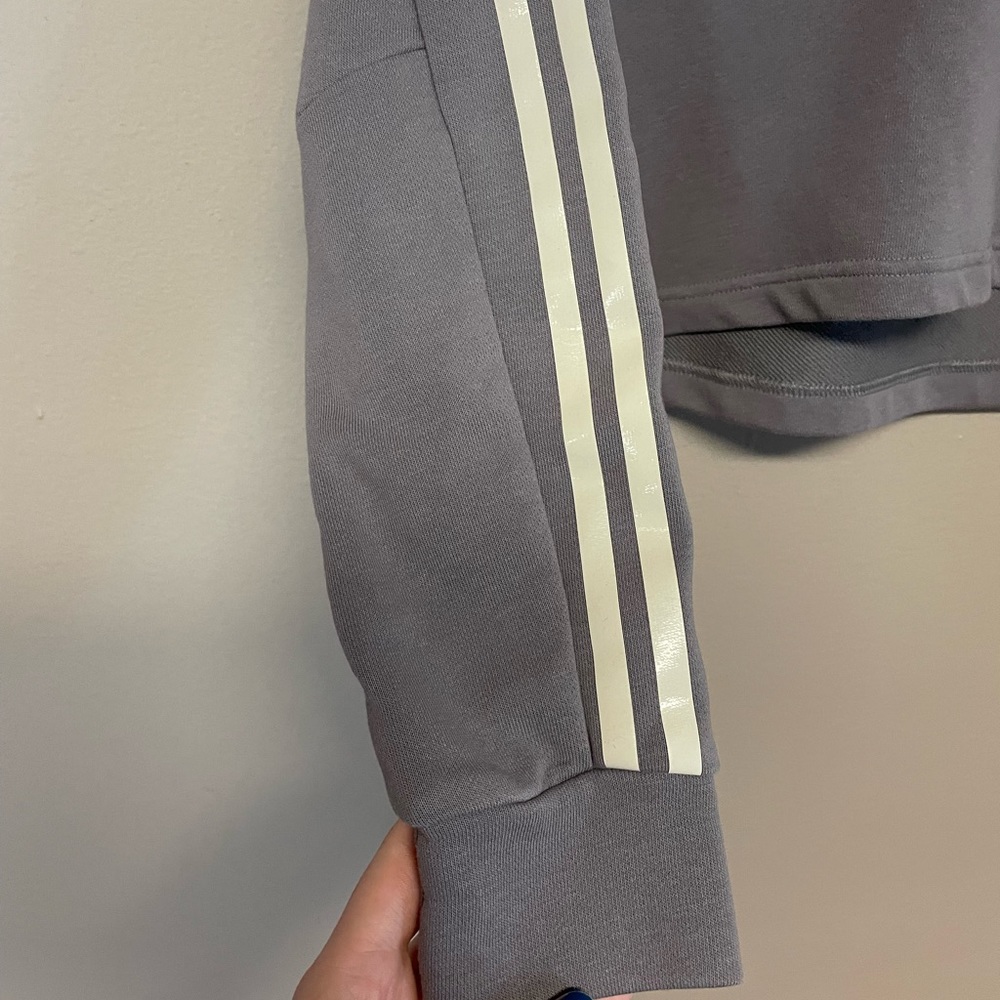 🌸Adidas Top - Picture 2 of 9